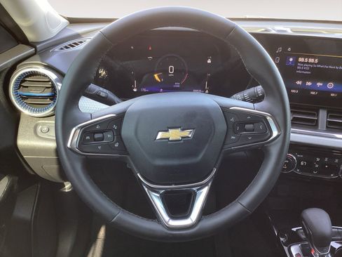 Used 2025 Chevrolet Trax LT w/ Driver Confidence Package image 17