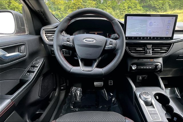 Used 2024 Ford Escape ST-Line w/ Tech Pack #1 AWD/4WD image 5