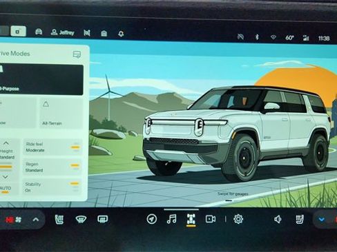Used 2025 Rivian R1S Adventure image 52
