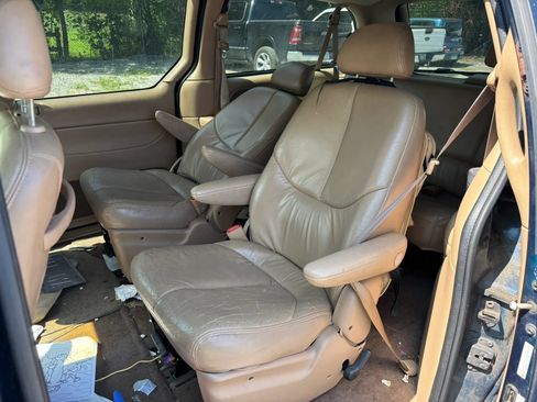 Used 2000 Chrysler Town & Country LXi FWD image 11