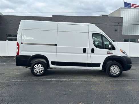 Used 2022 RAM ProMaster 2500 w/ Convenience Group image 2