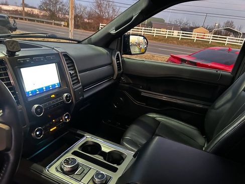 Used 2021 Ford Expedition XLT image 12