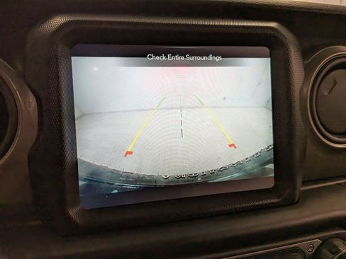 Used 2022 Jeep Wrangler Unlimited Sport image 19