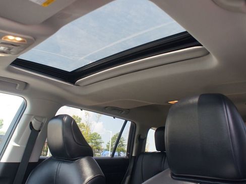 Used 2022 Toyota Highlander XLE image 6