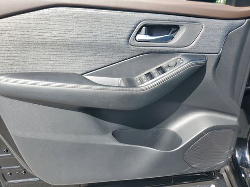 Used 2023 Nissan Rogue SV image 27