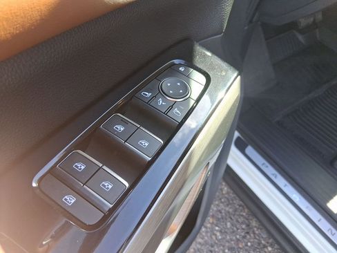 Used 2023 Nissan Pathfinder Platinum image 11