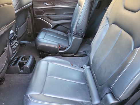 Used 2022 Jeep Grand Cherokee L Limited image 12