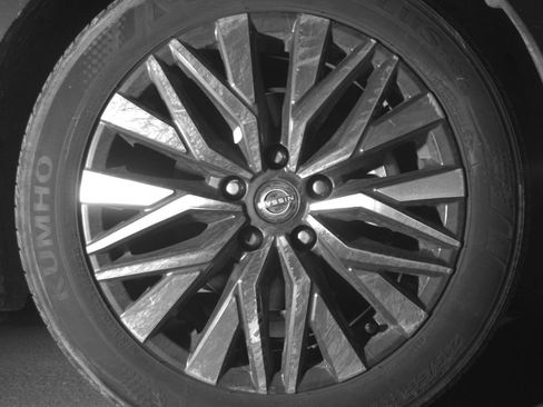 Used 2025 Nissan Altima 2.5 SV FWD image 10