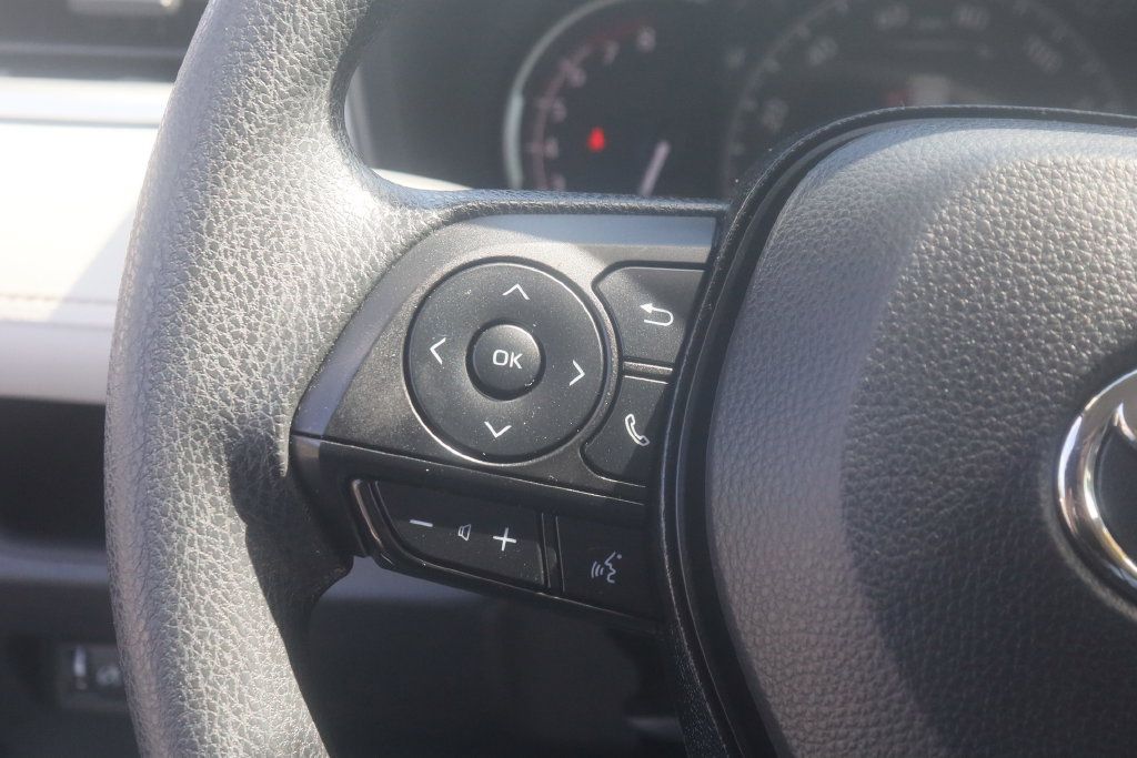 Used 2025 Toyota RAV4 XLE AWD/4WD image 19