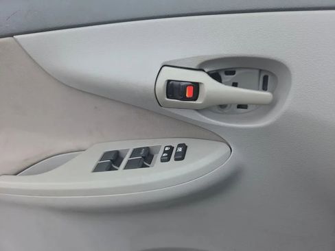 Used 2013 Toyota Corolla L FWD image 14