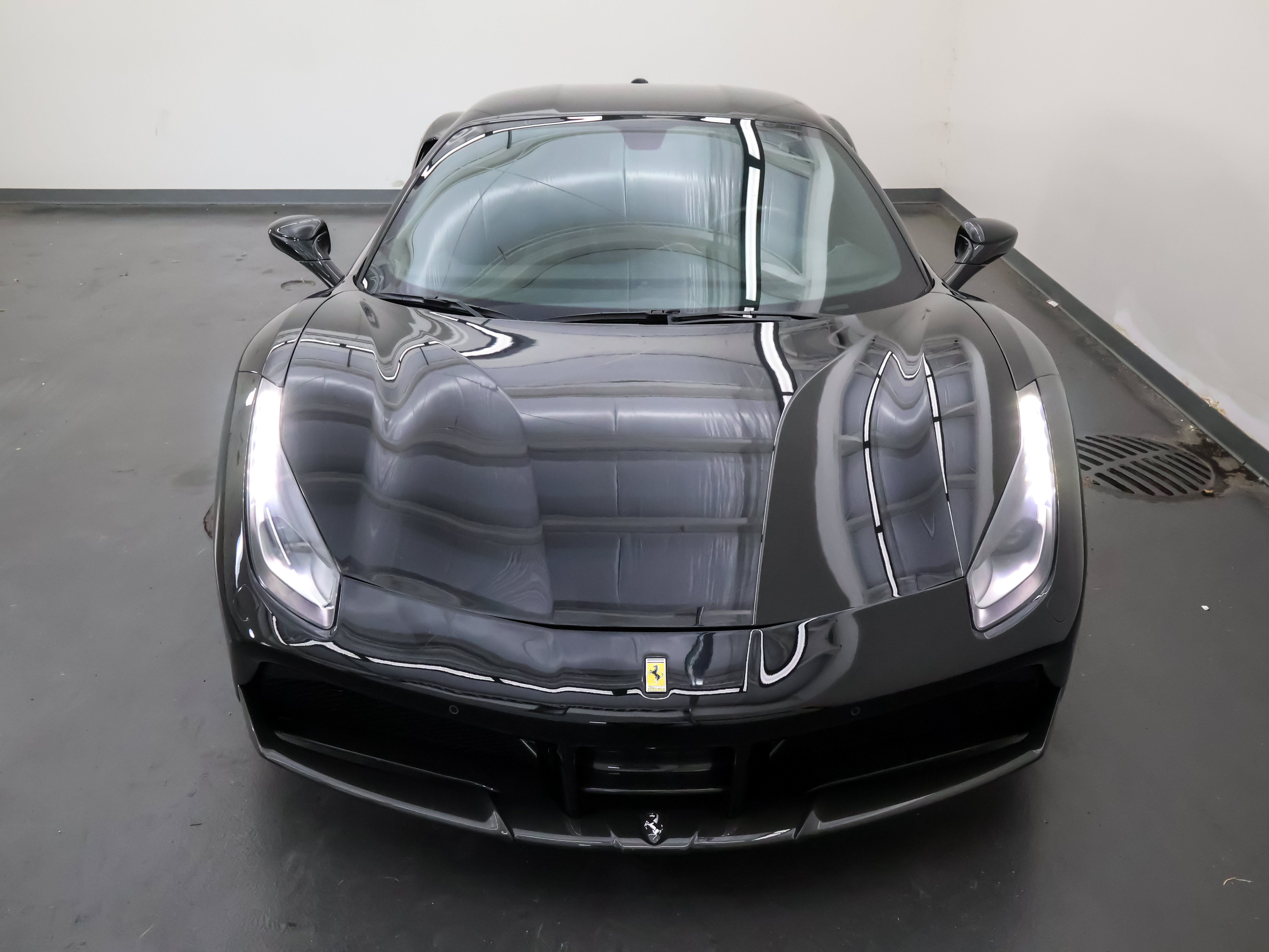 Used 2016 Ferrari 488 GTB RWD image 9