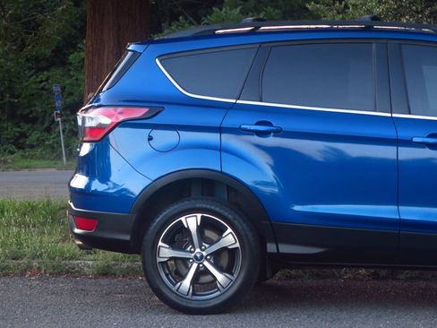 Used 2017 Ford Escape SE w/ Equipment Group 201A AWD/4WD image 29