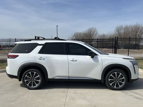 New 2026 Nissan Pathfinder Platinum w/ Cargo Package FWD image 3