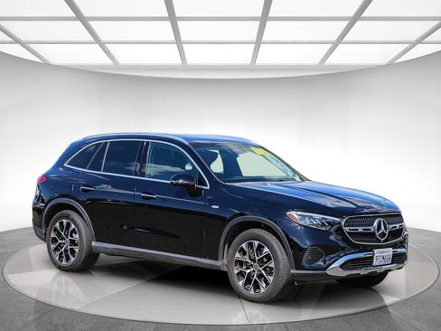 Used 2025 Mercedes-Benz GLC 350e 4MATIC image 4