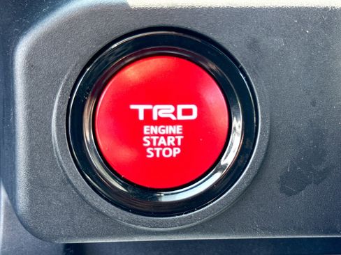 Certified 2024 Toyota Tacoma TRD Off-Road AWD/4WD image 9