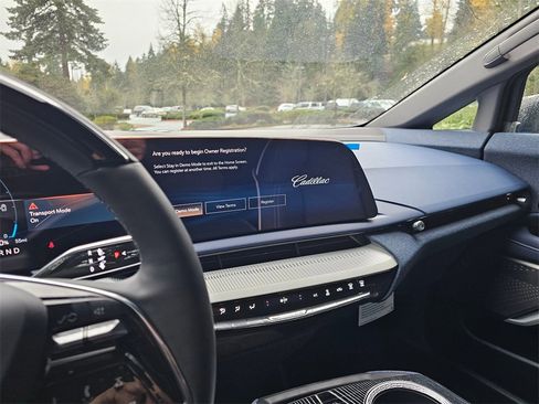 New 2026 Cadillac Optiq Luxury 2 image 25