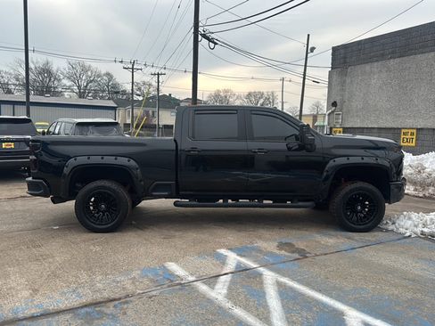 Used 2022 Chevrolet Silverado 2500 LTZ w/ LTZ Plus Package image 9