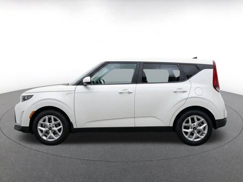Used 2025 Kia Soul LX w/ LX Technology Package FWD image 4