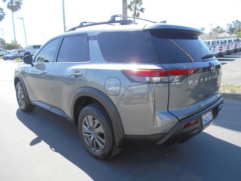 Used 2025 Nissan Pathfinder SV w/ Cargo Package AWD/4WD image 4