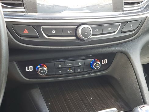 Used 2018 Buick Regal Preferred w/ Driver Confidence Package #1 image 28