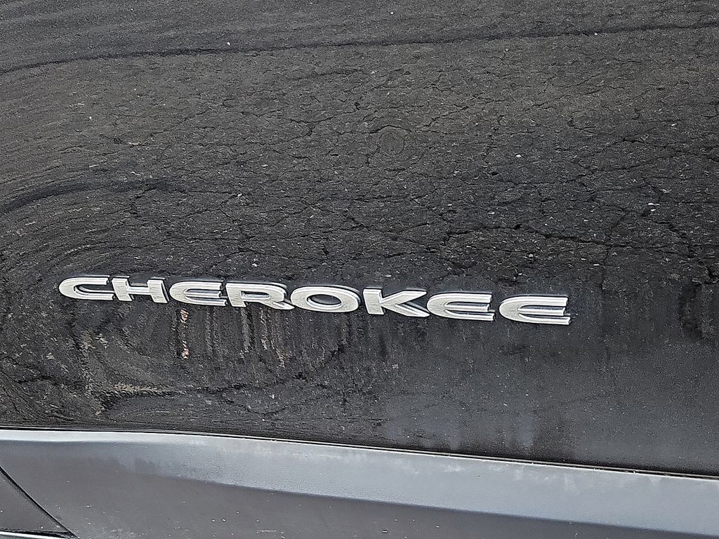 Used 2014 Jeep Cherokee Limited AWD/4WD image 28
