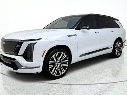 Used 2026 Cadillac Vistiq Platinum w/ LPO, Floor Liner Package AWD/4WD image 4