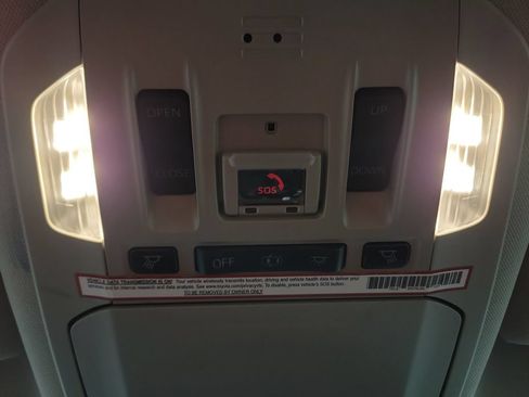Used 2020 Toyota Highlander XLE FWD image 23