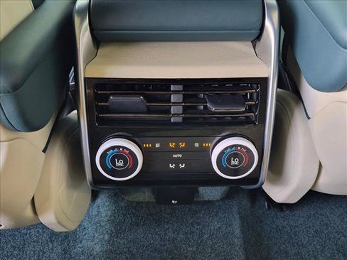 Certified 2025 Land Rover Range Rover SV AWD/4WD image 18