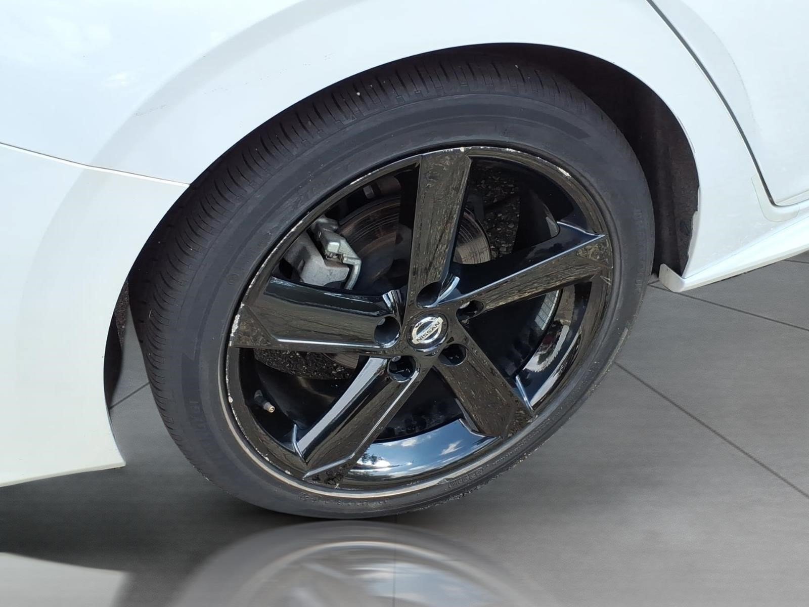 Used 2023 Nissan Sentra SR w/ Midnight Edition Package FWD image 5