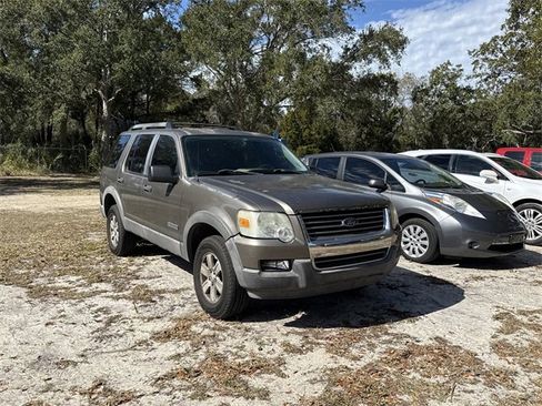 Used 2006 Ford Explorer XLT image 2