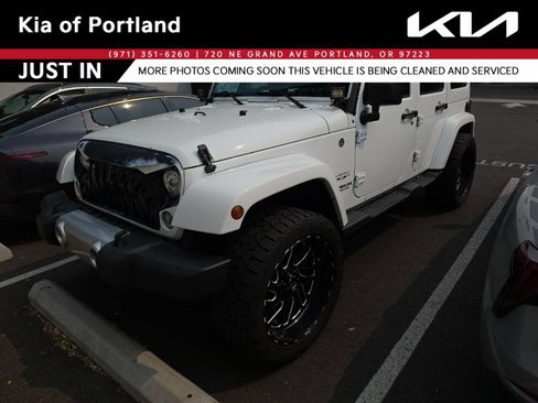 Used 2017 Jeep Wrangler Unlimited Sahara w/ Connectivity Group AWD/4WD image 1