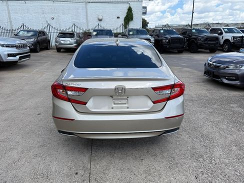 Used 2018 Honda Accord EX image 5