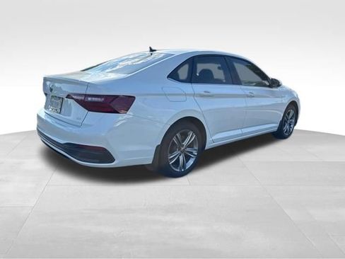 Used 2024 Volkswagen Jetta SE FWD image 13