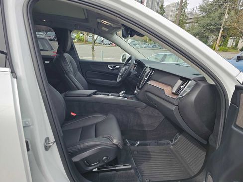 Certified 2023 Volvo XC60 T8 Ultimate image 11