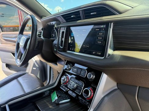 Used 2021 GMC Yukon Denali w/ Denali Ultimate Package AWD/4WD image 30