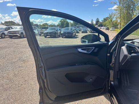 Used 2025 Audi Q4 e-tron Premium Plus image 23