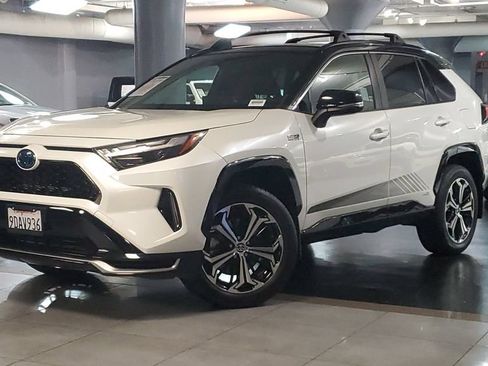 Used 2022 Toyota RAV4 XSE AWD/4WD image 2