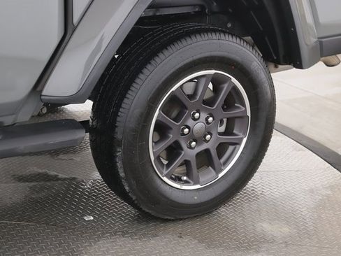 Used 2023 Jeep Gladiator Overland image 14