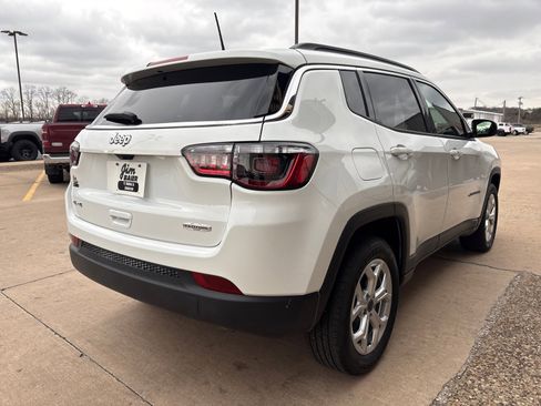 Used 2025 Jeep Compass Latitude w/ Convenience Group AWD/4WD image 8