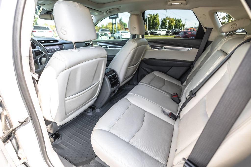 Used 2017 Cadillac XT5 Luxury w/ Driver Awareness Package AWD/4WD image 22