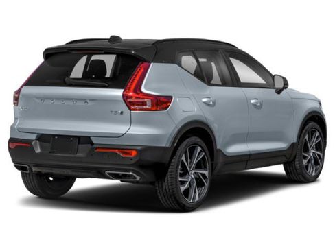 Used 2020 Volvo XC40 T4 R-Design FWD image 2