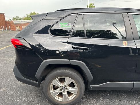Used 2020 Toyota RAV4 XLE w/ Convenience Package FWD image 16