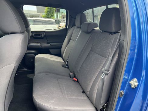 Used 2017 Toyota Tacoma TRD Sport AWD/4WD image 26