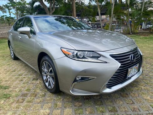 Used 2016 Lexus ES 300h FWD image 19