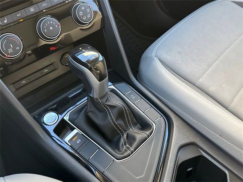 Certified 2023 Volkswagen Taos SE w/ Panoramic Sunroof Package image 21