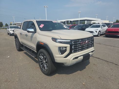 Used 2026 GMC Canyon Denali AWD/4WD image 3