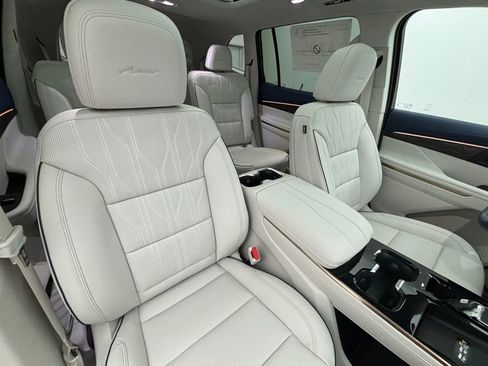 New 2026 Buick Enclave Avenir w/ Super Cruise Package image 38