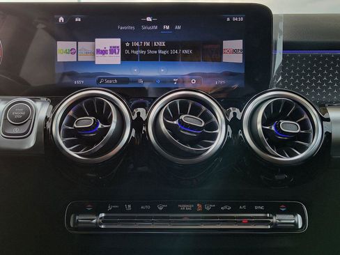 New 2025 Mercedes-Benz GLB 250 image 8