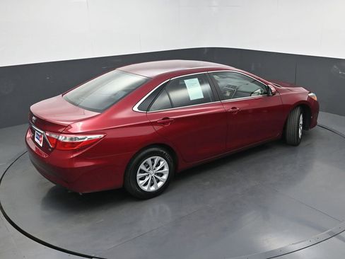 Used 2017 Toyota Camry LE image 29