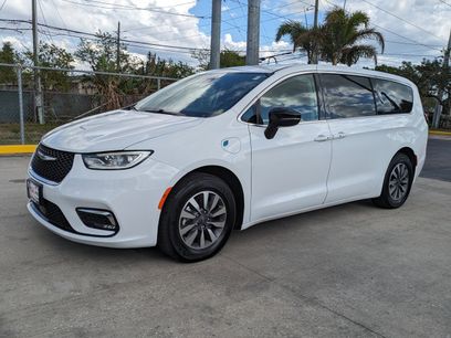 Certified 2024 Chrysler Pacifica Select